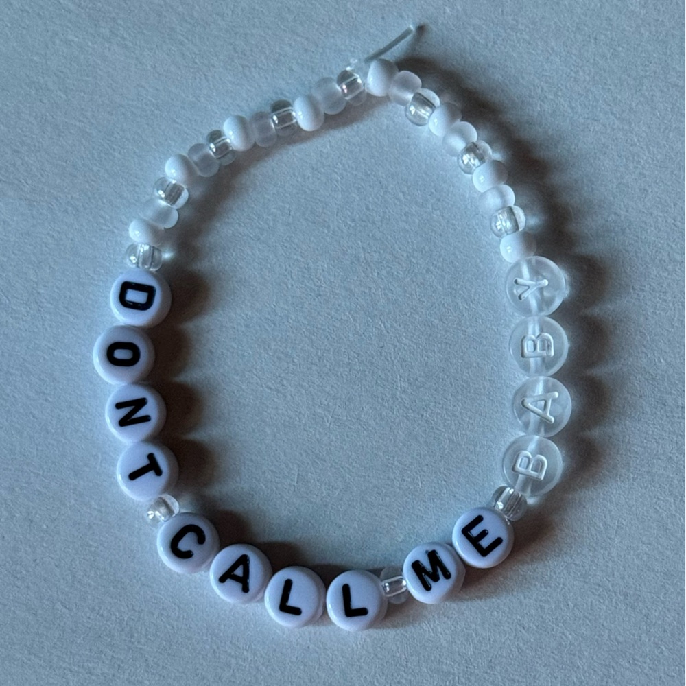 Taylor Swift illicit affairs bracelet